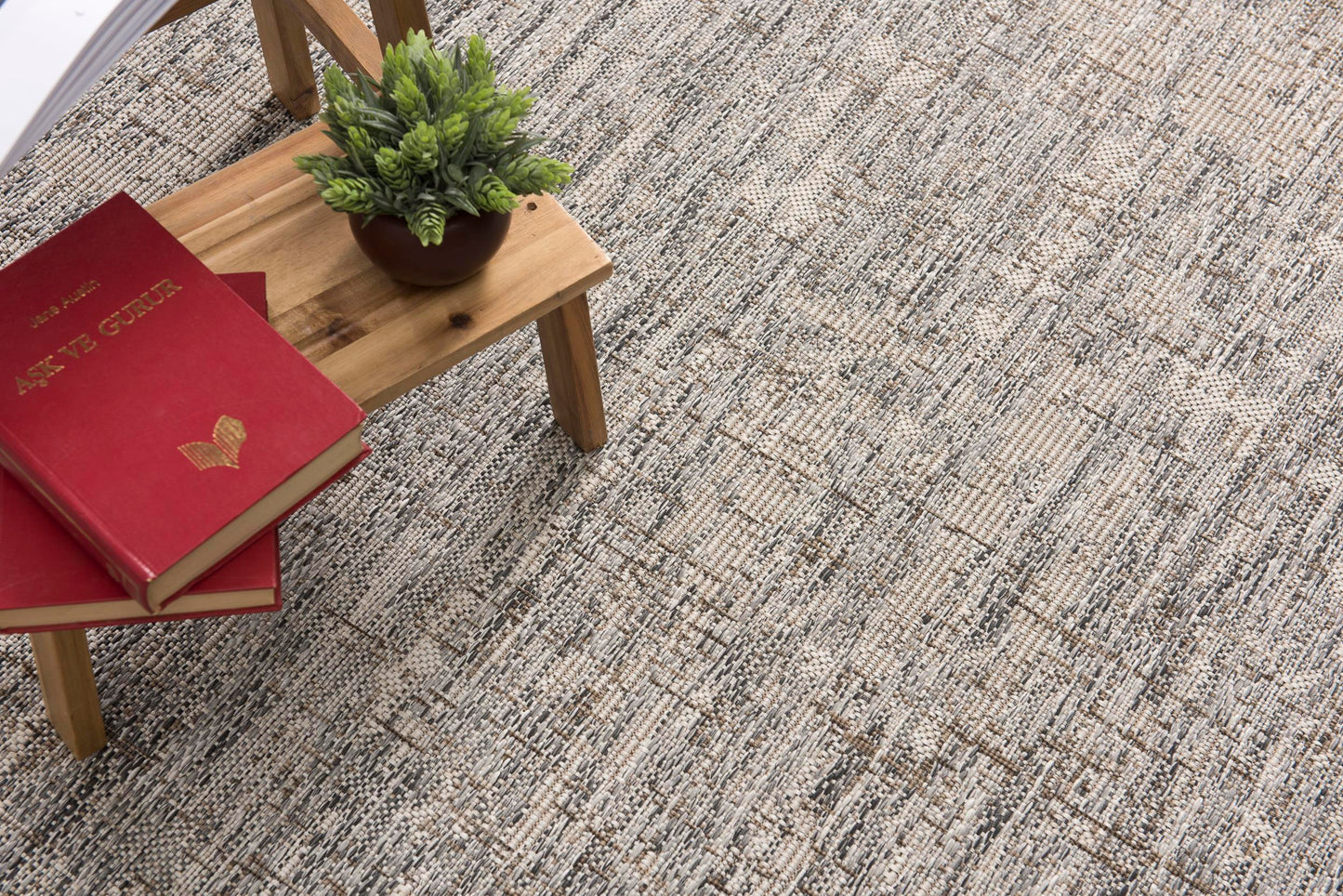Velit:2081 Ivory Area Rug