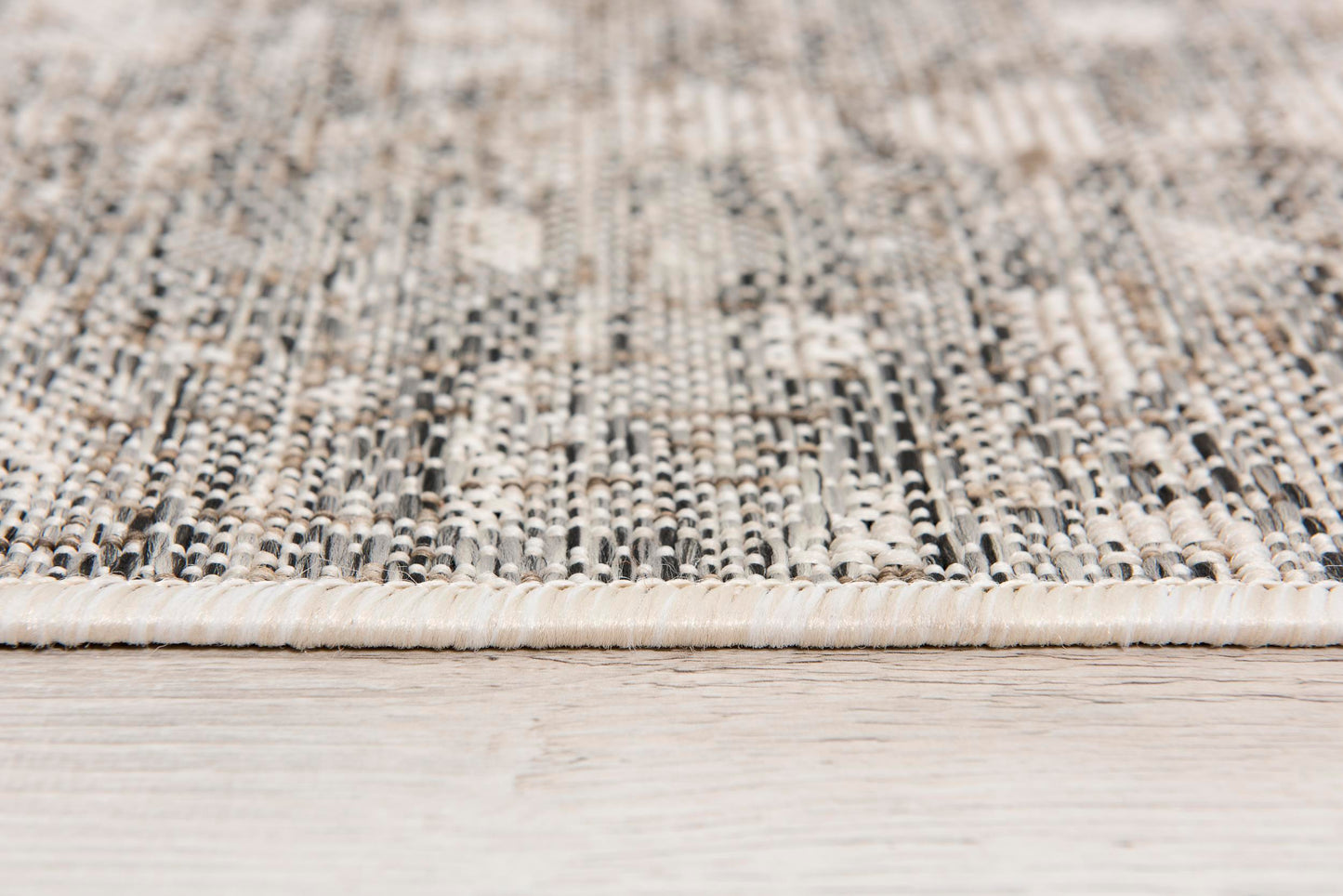 Velit:2081 Ivory Area Rug