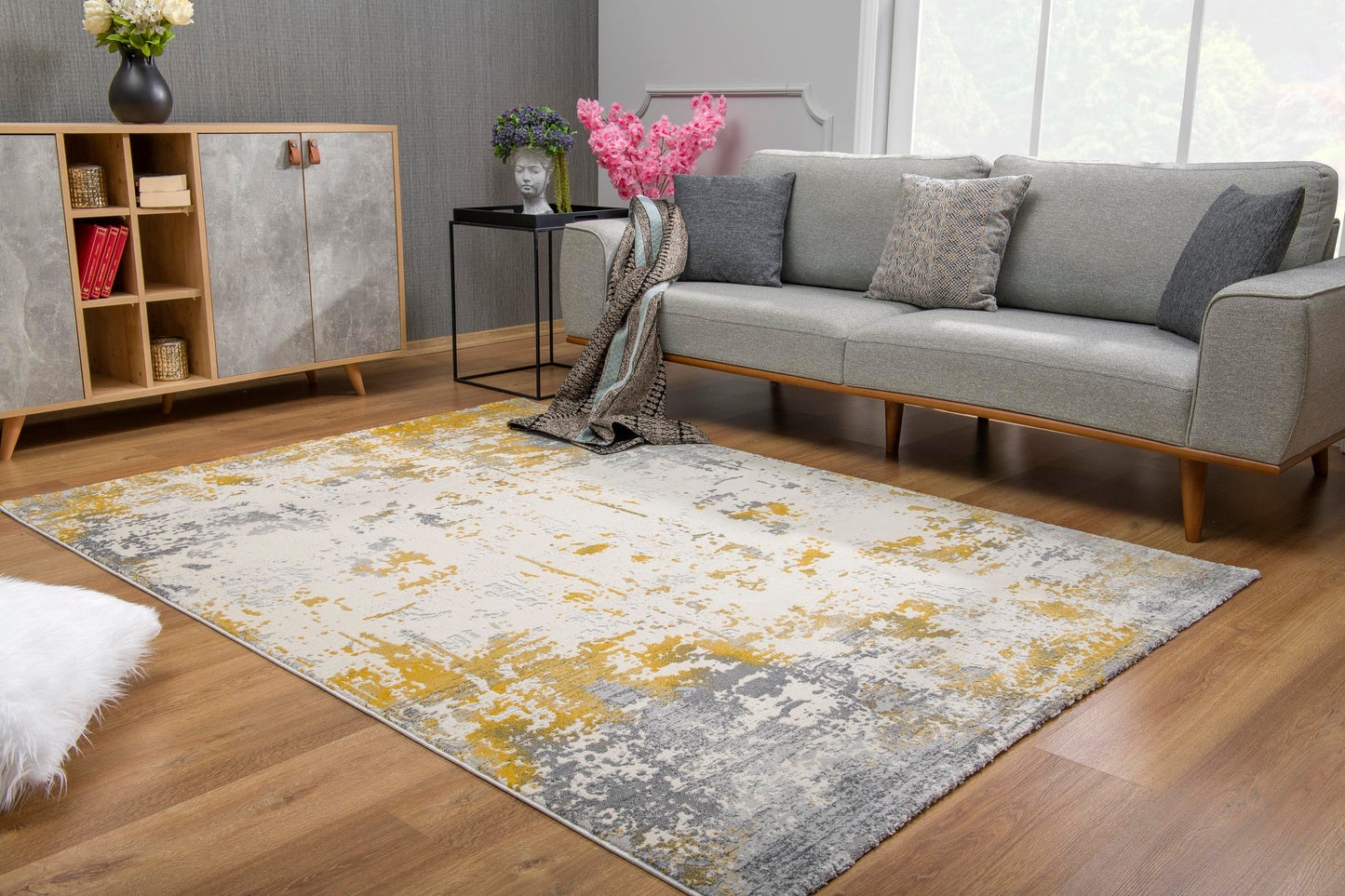 Allure:5506 Gold Area Rug