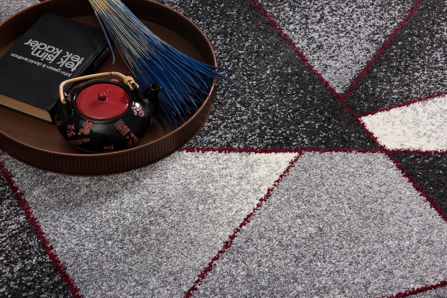 Comfort:4470 Grey Red Area Rug