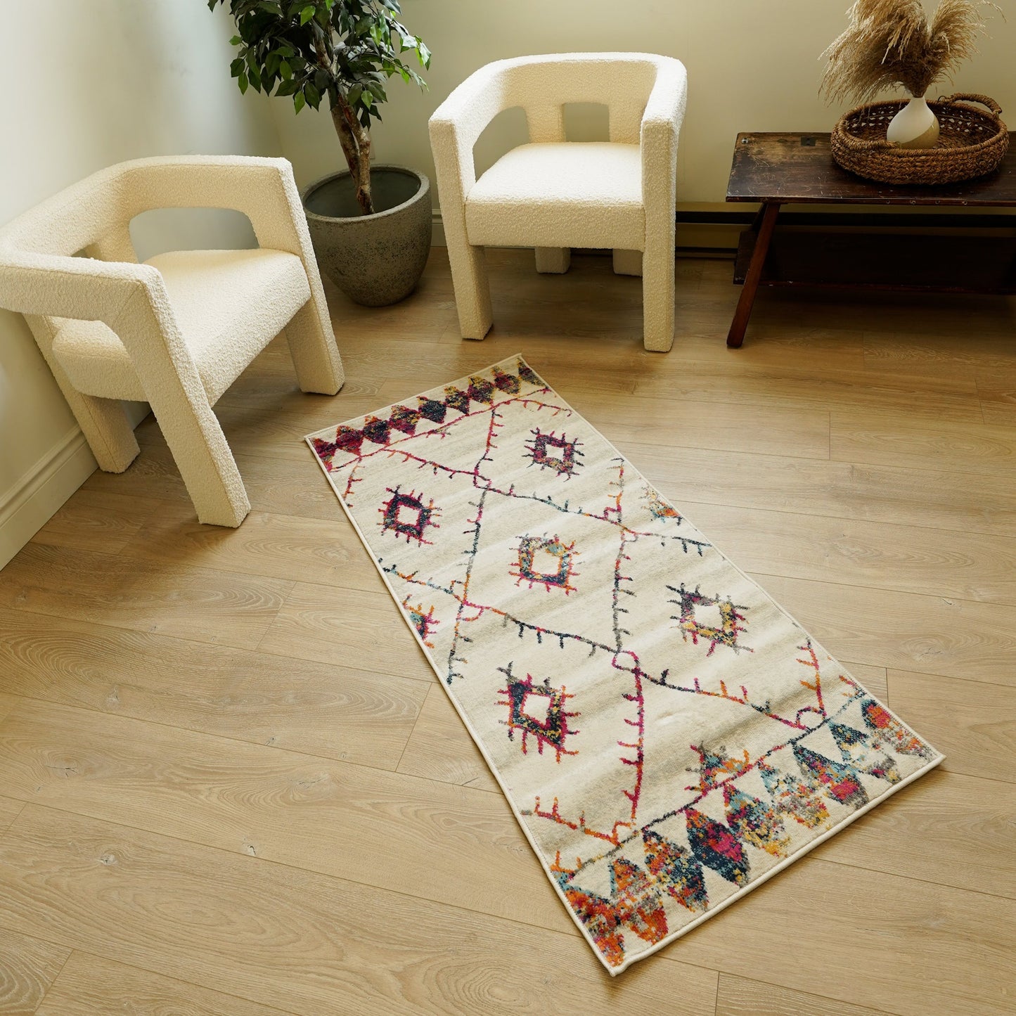 Splash:2910 Cream Area Rug